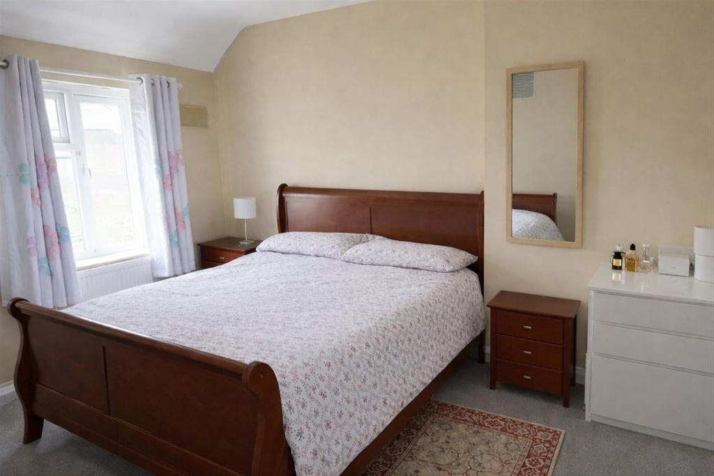 House in London, Royal Borough of Kingston upon Thames - View 5