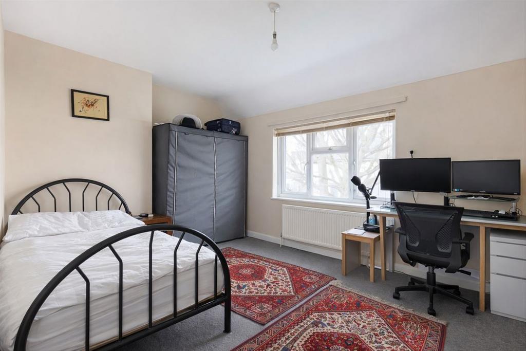House in London, Royal Borough of Kingston upon Thames - More