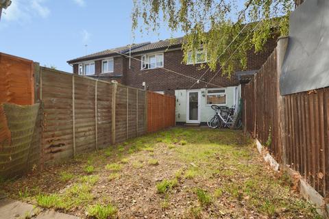 undefined, Glen Walk, Isleworth TW7