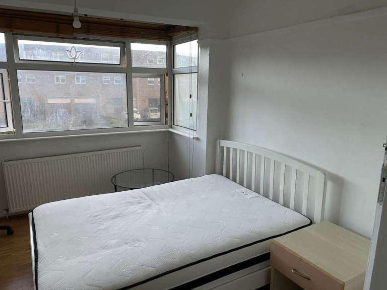 House in London - View 2