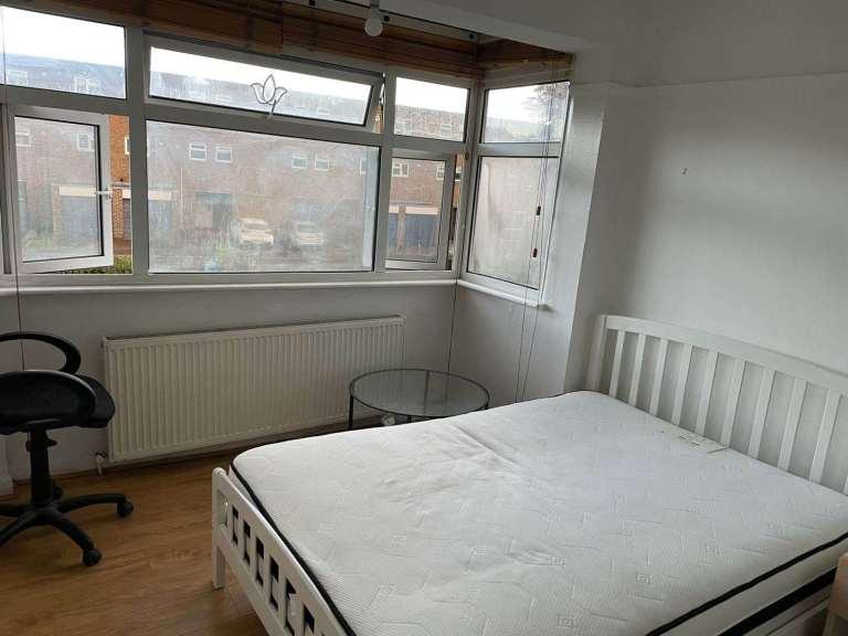 House in London - View 3