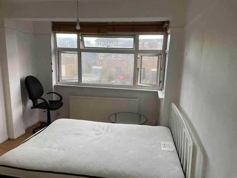 House in London - View 4