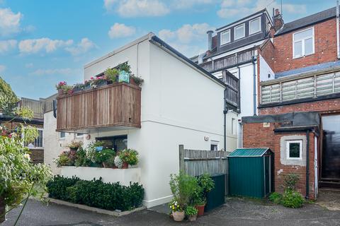 2 bedroom flat for sale, Upper Richmond Road West