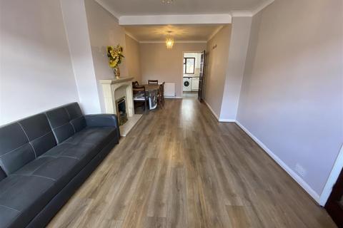 4 bedroom end of terrace house for sale, Naseby Road, Dagenham