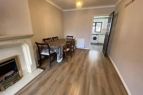 4 bedroom end of terrace house for sale, Naseby Road, Dagenham