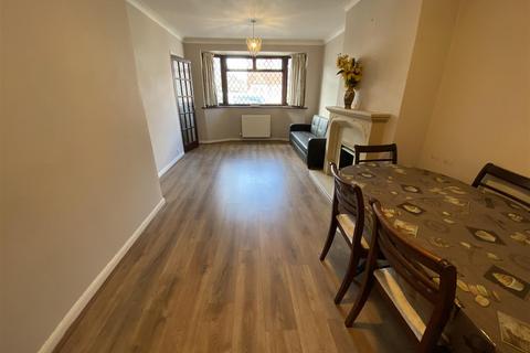 4 bedroom end of terrace house for sale, Naseby Road, Dagenham
