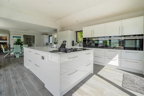 4 bedroom detached house for sale, Flushing