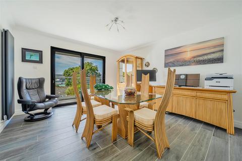 4 bedroom detached house for sale, Flushing