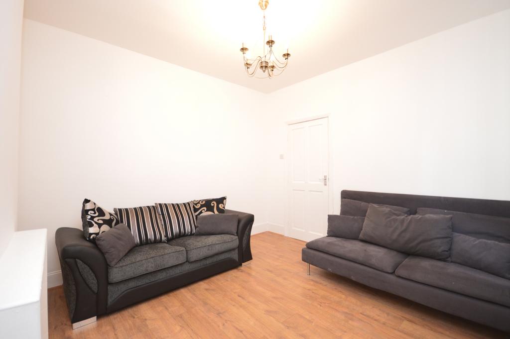 House in London - View 2