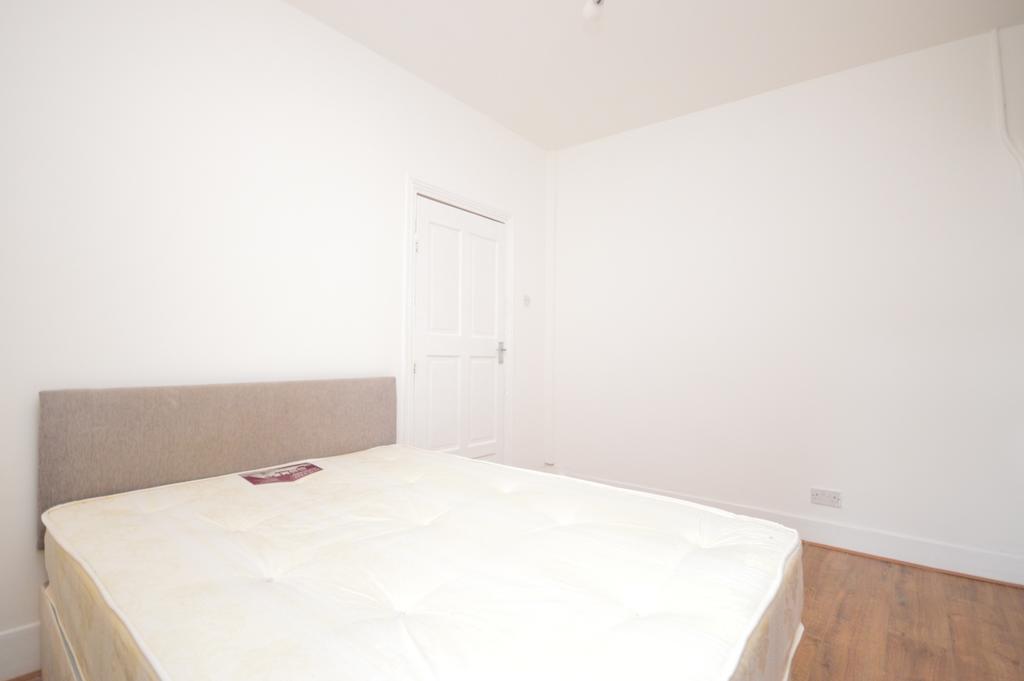 House in London - View 5