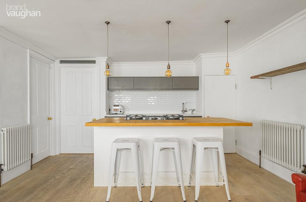Apartment in Brighton and Hove - View 4
