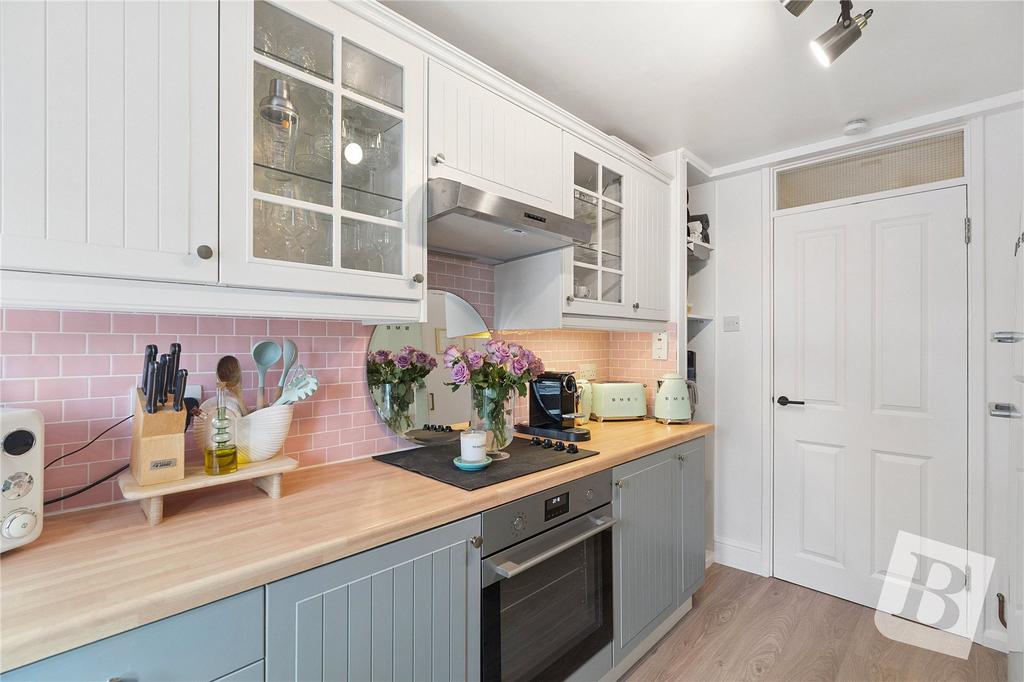 Apartment in Hornchurch - View 4