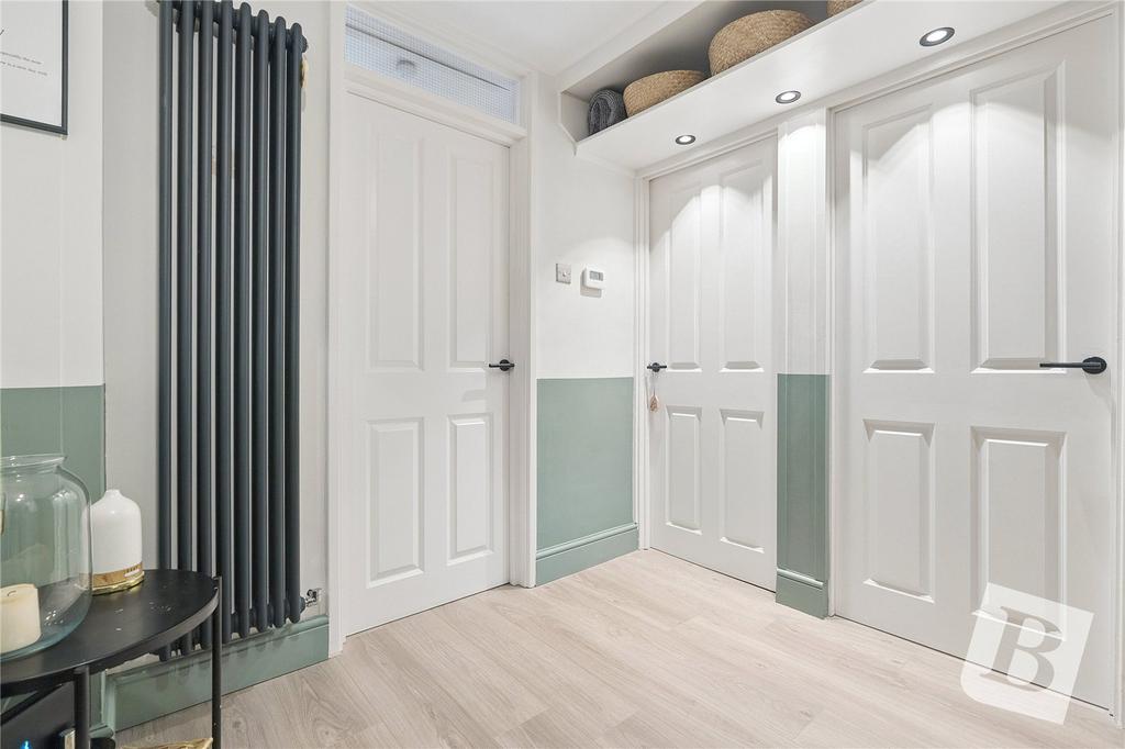 Apartment in Hornchurch - View 5