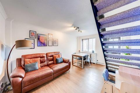 2 bedroom terraced house for sale, Woodfall Drive, Crayford
