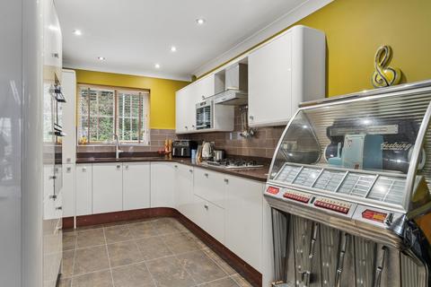 3 bedroom semi-detached house for sale, Cleveland Way, Stevenage SG1