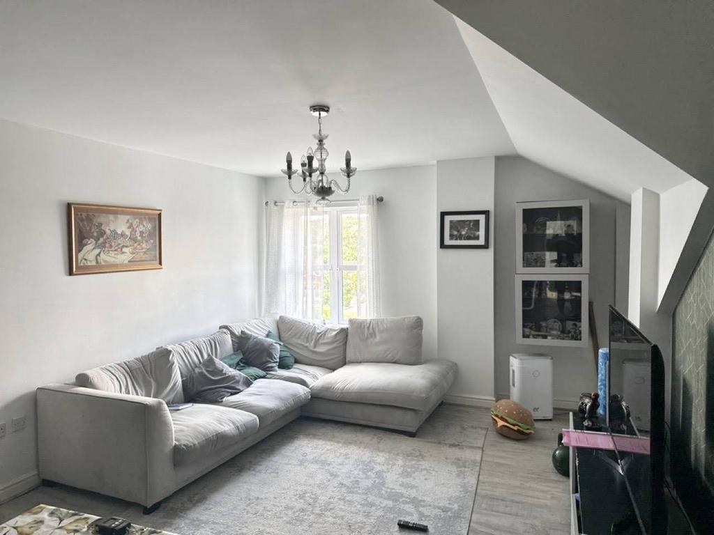 Apartment in Rotherham, Dalton - View 2