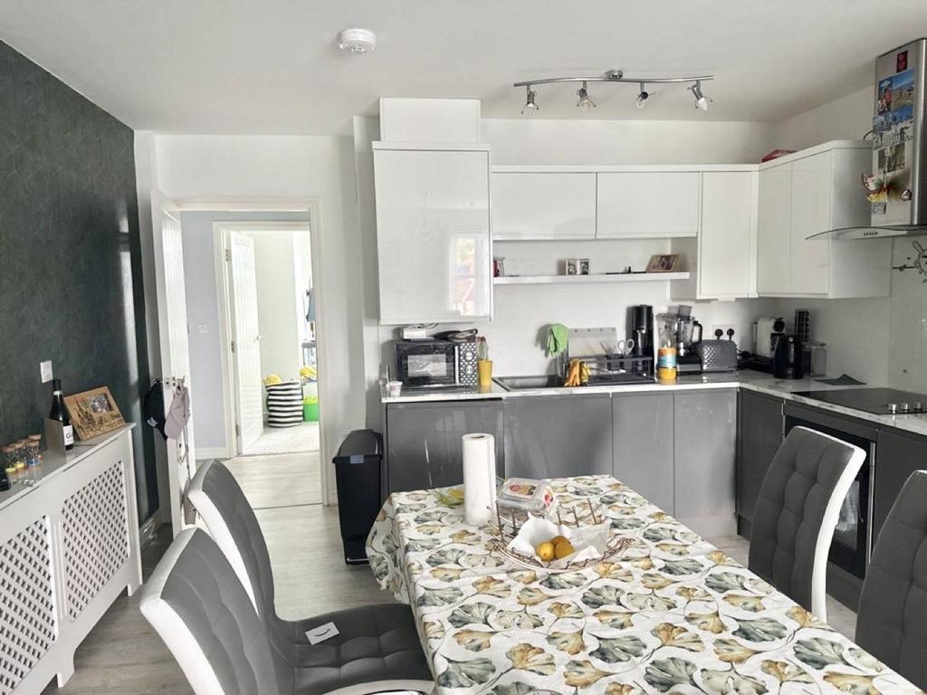 Apartment in Rotherham, Dalton - View 3