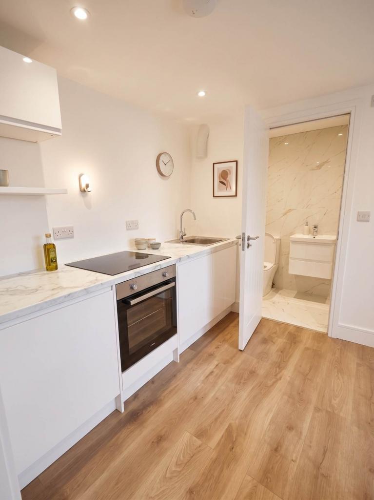 House in London - View 2