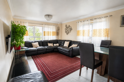 2 bedroom flat to rent - Newmarket Avenue, Northolt UB5