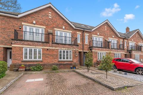 2 Quiberon Court, Sunbury-On-Thames TW16