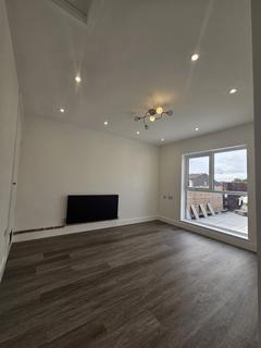 1 bedroom flat to rent - Limes Avenue, Chigwell IG7