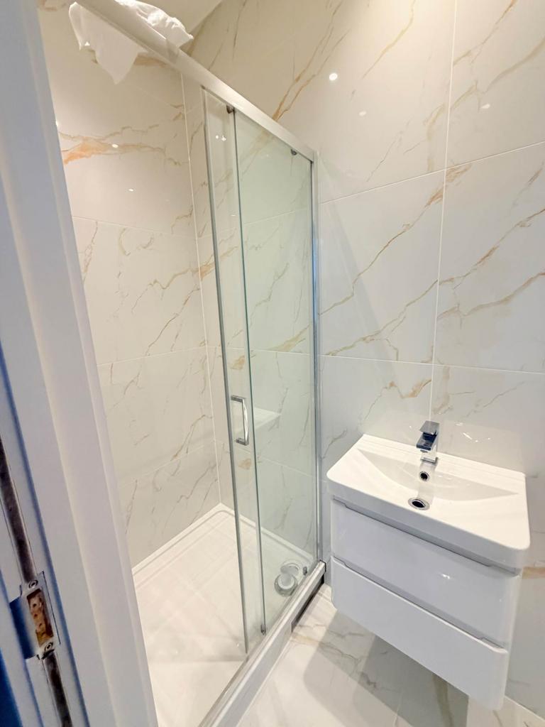 House in London - View 5