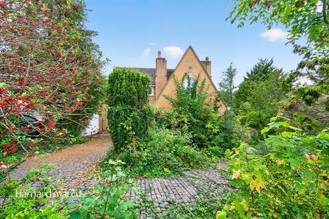 3 bedroom detached house for sale, Royal Avenue, Worcester Park