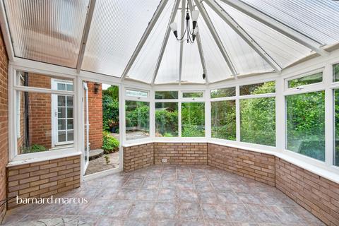 3 bedroom detached house for sale, Royal Avenue, Worcester Park