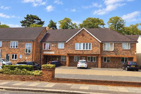 1 bedroom apartment for sale, Hertswood Court, Hillside Gardens, High Barnet, EN5