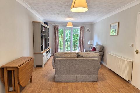1 bedroom apartment for sale, Hertswood Court, Hillside Gardens, High Barnet, EN5