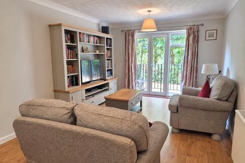 1 bedroom apartment for sale, Hertswood Court, Hillside Gardens, High Barnet, EN5