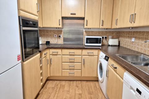 1 bedroom apartment for sale, Hertswood Court, Hillside Gardens, High Barnet, EN5
