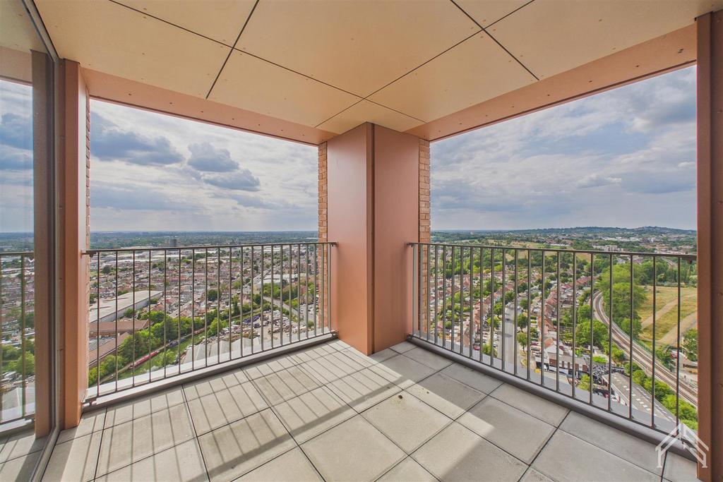 Apartment in Wembley - View 4