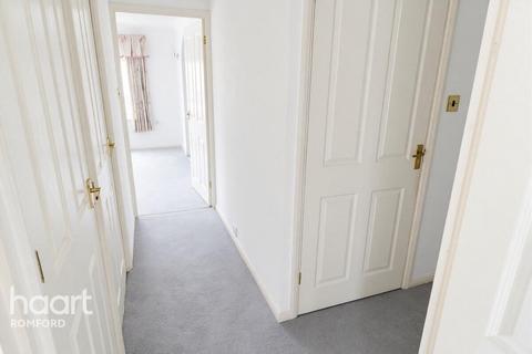 2 bedroom retirement property to rent, Frazer Close, ROMFORD