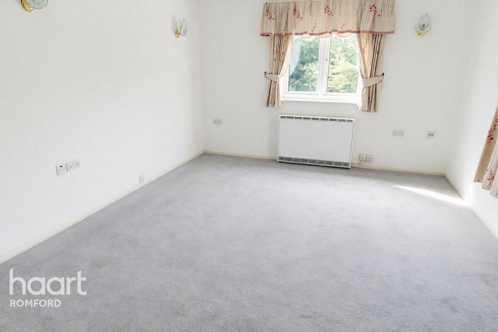 House in ROMFORD - More