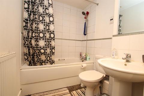 1 bedroom flat to rent, Black Eagle Drive, Northfleet, Kent.