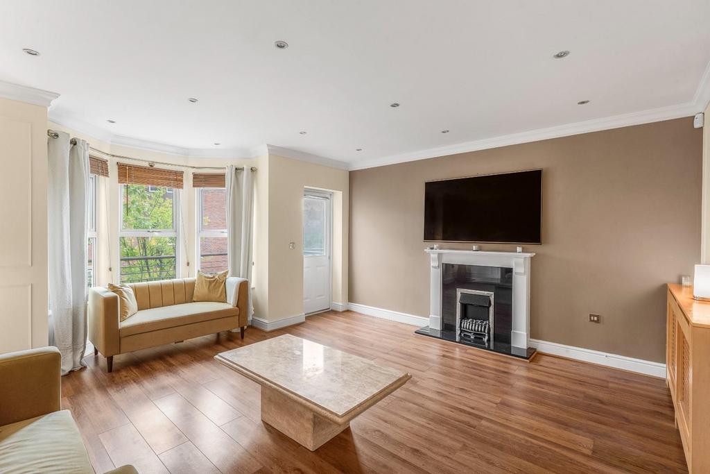 House in Leeds, Far Headingley, Weetwood - View 2