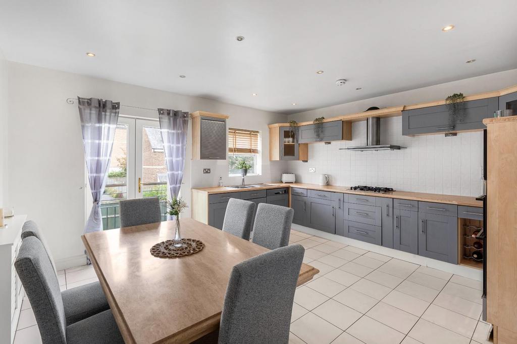 House in Leeds, Far Headingley, Weetwood - View 3