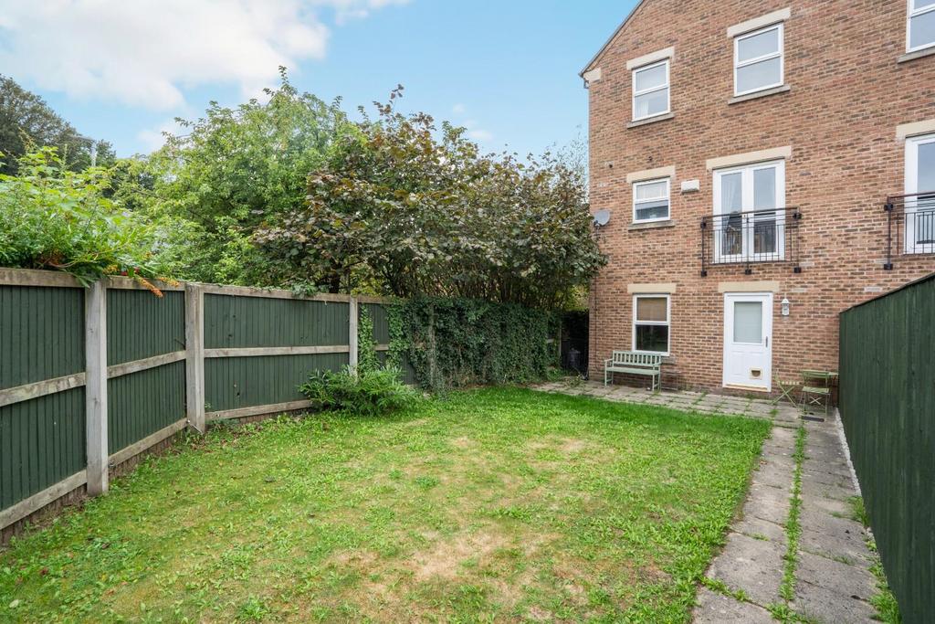 House in Leeds, Far Headingley, Weetwood - More