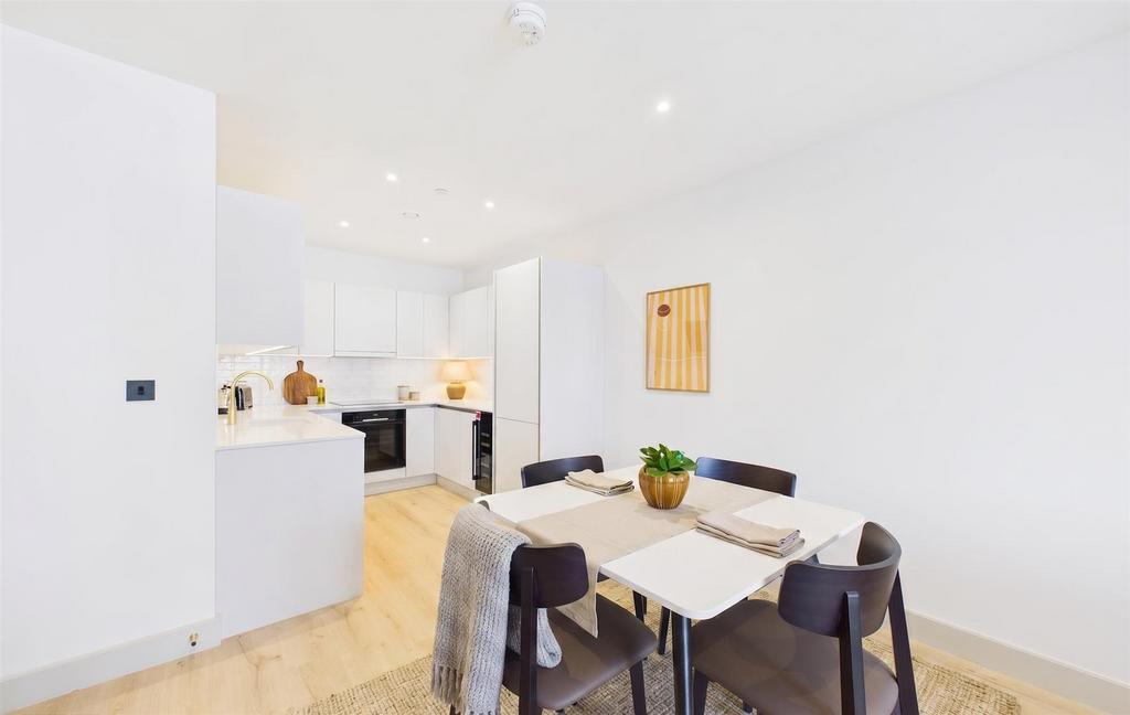 Apartment in Colindale - View 2