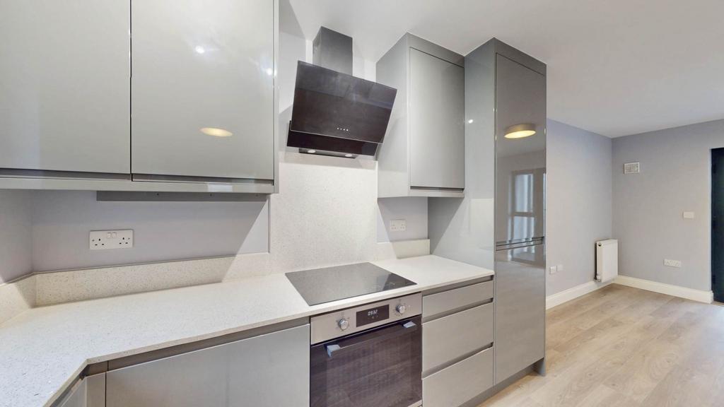 Apartment in Hounslow - View 4