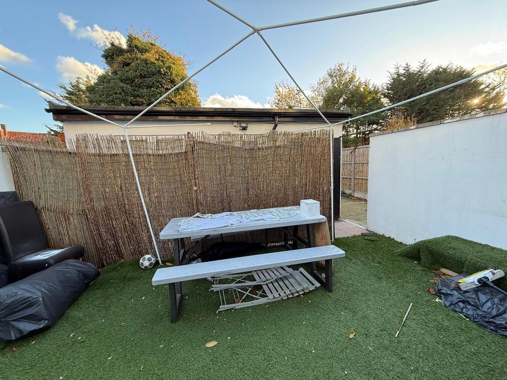 House in Dagenham - View 4