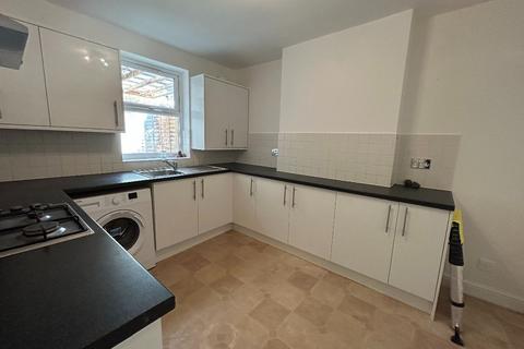 2 bedroom terraced house to rent, Congleton Grove , Woolwich