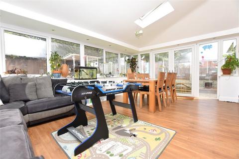 4 bedroom detached house for sale, Broadcroft Grove, Tingley, Wakefield, West Yorkshire