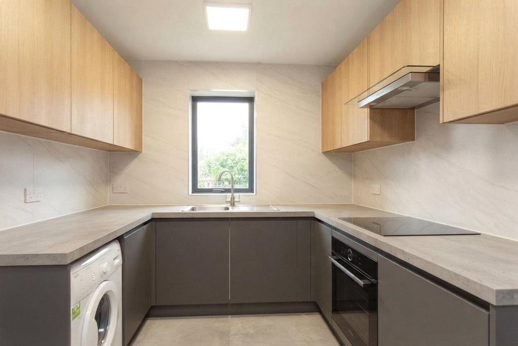 House in New Malden - View 2