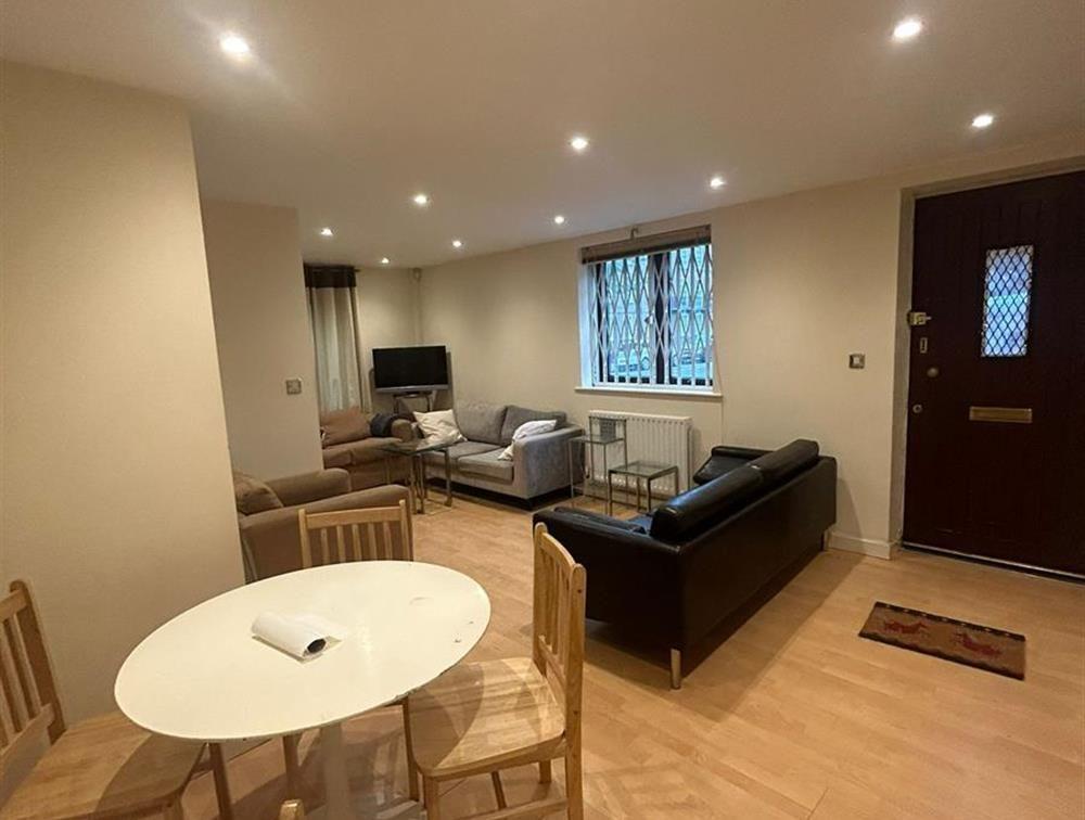 House in London - View 3