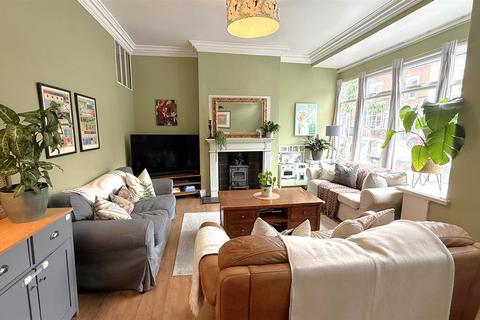 4 bedroom end of terrace house for sale, Oxford Street, Birmingham B30