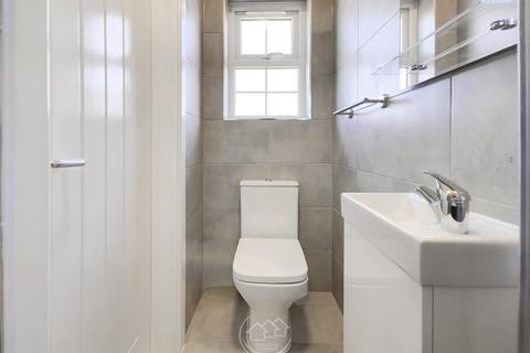 1 bedroom in a flat share to rent, Green Street, Enfield EN3