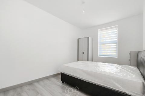1 bedroom in a flat share to rent, Green Street, Enfield EN3