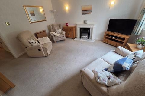 2 bedroom retirement property for sale, Flat 13 Lakeside Pines, Barrs Avenue, New Milton, Hampshire, BH25 5GQ